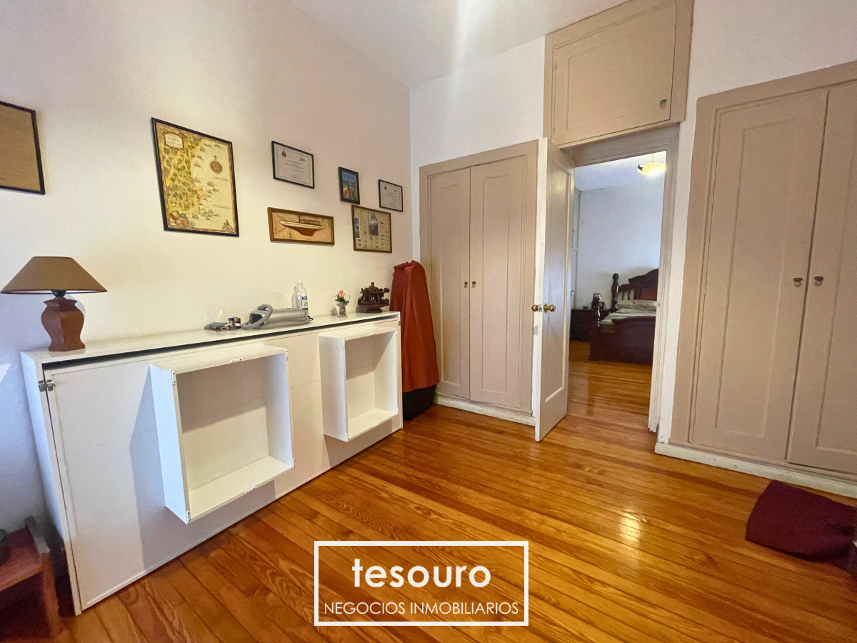 Apartamento ID.4617 - VENTA APARTAMENTO DE 2 DORMITORIOS Y SERVICIO EN CENTRO 