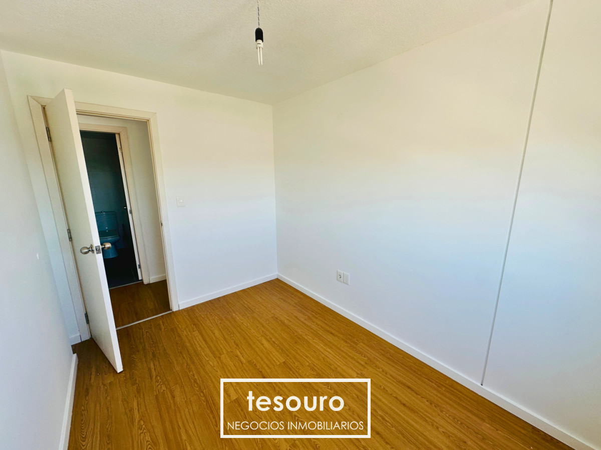 Apartamento ID.5363 - VENTA APARTAMENTO DE 2 DORMITORIOS CON COCHERA EN AV ITALIA Y FRANCISCO SIMÓN