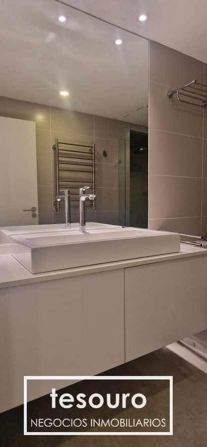 Apartamento ID.3893 - Alquiler Apartamento 3 Dormitorios y Servicio en Pocitos