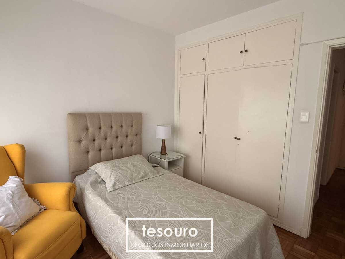 Apartamento ID.5447 - Venta de apartamento de 3 dormitorios y servicio en pocitos