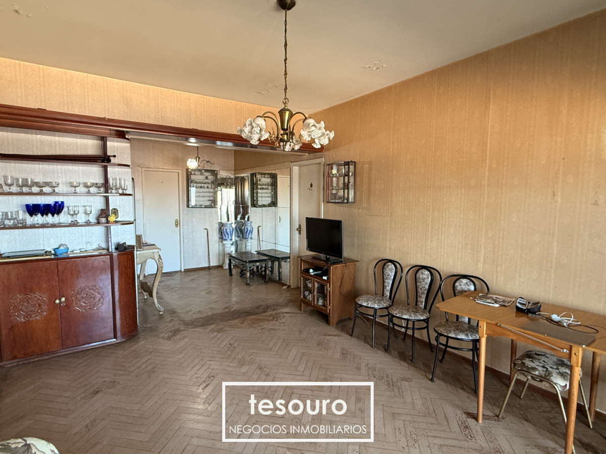 Apartamento ID.5450 - Venta de apartamento 2 dormitorios y servicio en Pocitos