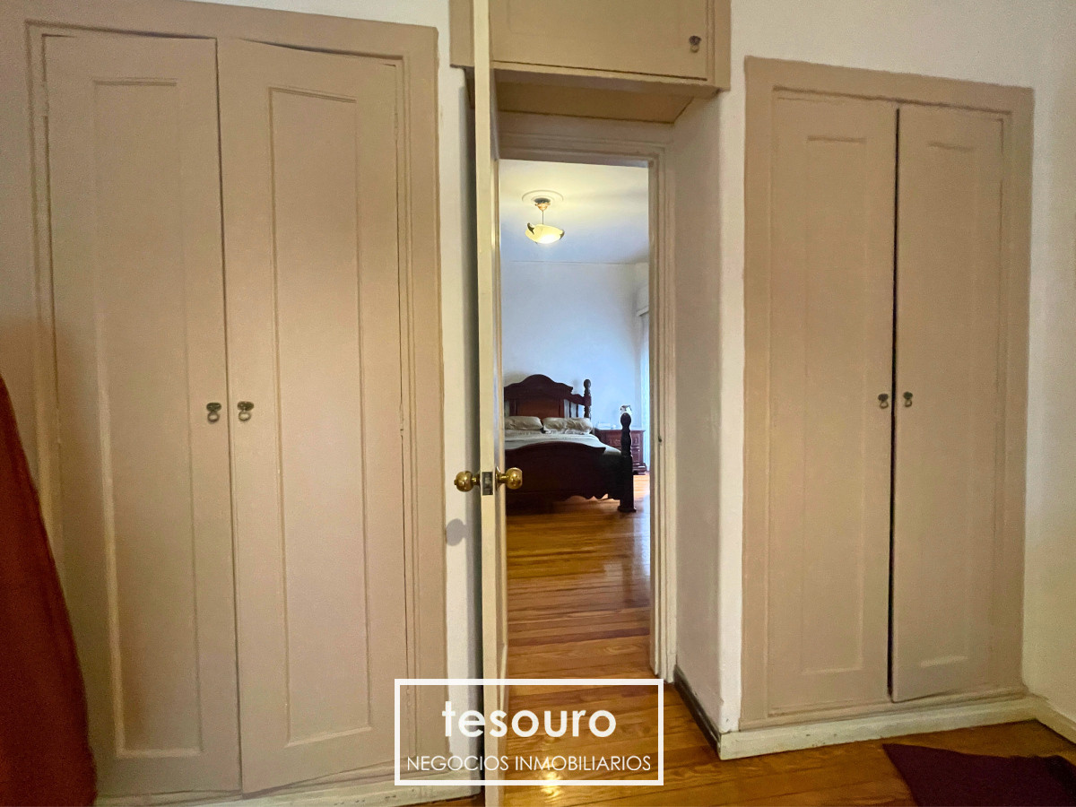 Apartamento ID.4617 - VENTA APARTAMENTO DE 2 DORMITORIOS Y SERVICIO EN CENTRO 