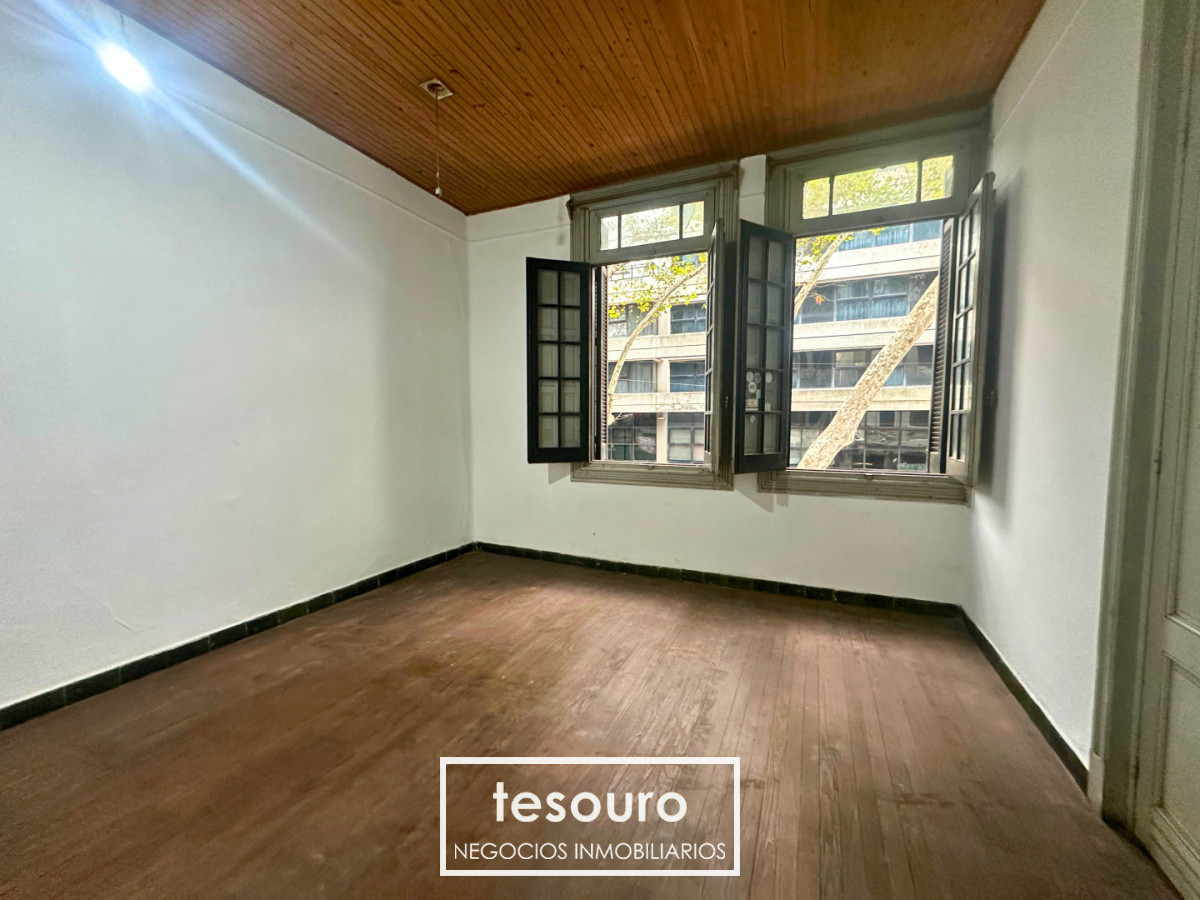 Apartamento ID.5476 - VENTA APARTAMENTO DE 4 DORMITORIOS EN CENTRO