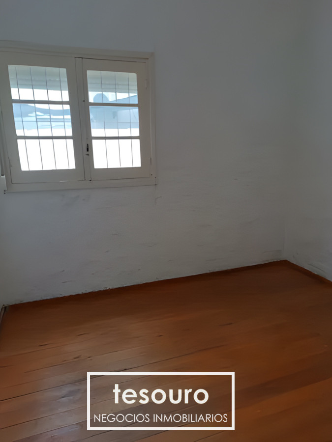 Apartamento ID.4884 - VENTA APARTAMENTO TIPO CASA DE 2 DORMITORIOS EN PARQUE BATLLE