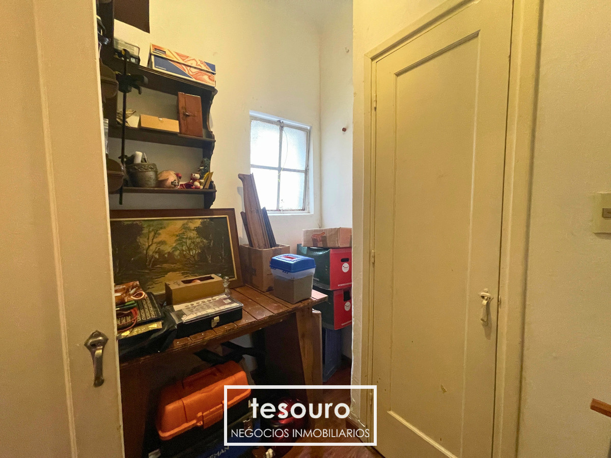 Apartamento ID.4617 - VENTA APARTAMENTO DE 2 DORMITORIOS Y SERVICIO EN CENTRO 