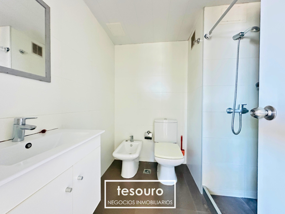 Apartamento ID.5363 - VENTA APARTAMENTO DE 2 DORMITORIOS CON COCHERA EN AV ITALIA Y FRANCISCO SIMÓN