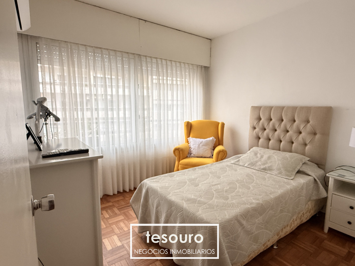 Apartamento ID.5447 - Venta de apartamento de 3 dormitorios y servicio en pocitos