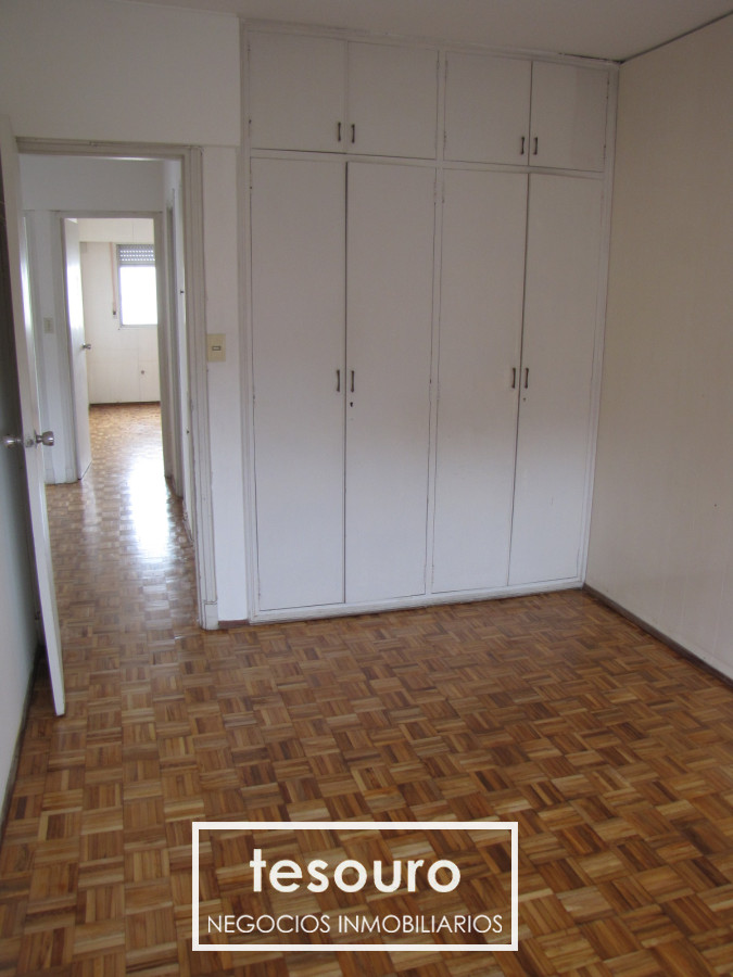 Apartamento ID.4648 - Alquiler Apartamento 3 dormitorios y servicio en Punta Carretas
