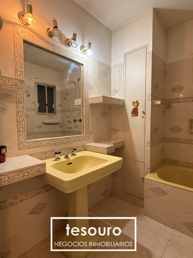 Apartamento ID.5450 - Venta de apartamento 2 dormitorios y servicio en Pocitos