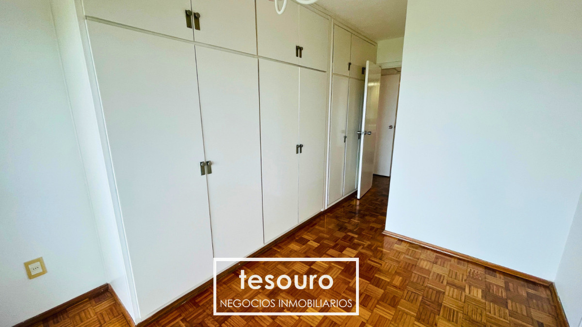 Apartamento ID.4951 - VENTA APARTAMENTO DE 4 DORMITORIOS EN RAMBLA PUNTA CARRETAS