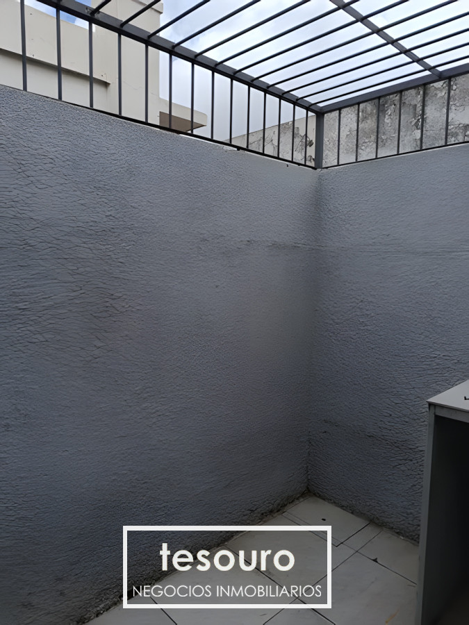 Apartamento ID.4884 - VENTA APARTAMENTO TIPO CASA DE 2 DORMITORIOS EN PARQUE BATLLE