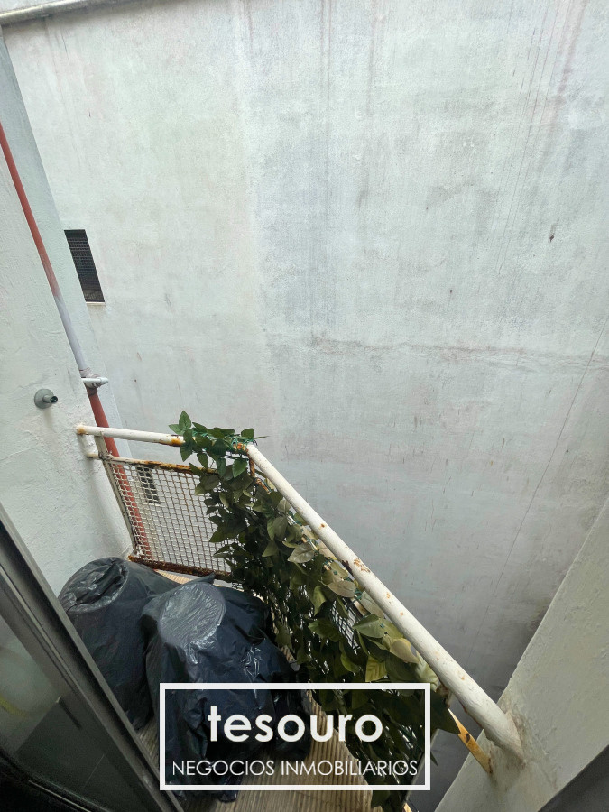 Apartamento ID.4617 - VENTA APARTAMENTO DE 2 DORMITORIOS Y SERVICIO EN CENTRO 