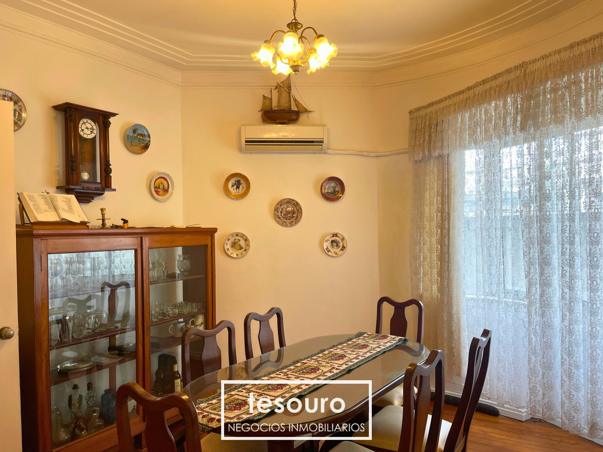 Apartamento ID.4617 - VENTA APARTAMENTO DE 2 DORMITORIOS Y SERVICIO EN CENTRO 