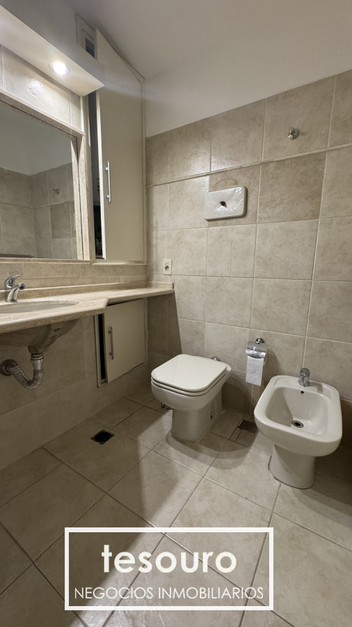 Apartamento ID.4250 - Alquiler Apartamento de 2 dormitorios y garaje en Pocitos