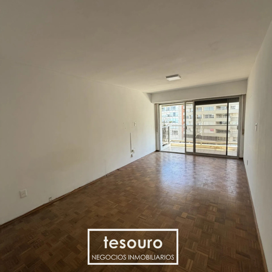 Apartamento ID.5425 - ALQUILER APARTAMENTO MONOAMBIENTE EN POCITOS FRENTE A LA RAMBLA