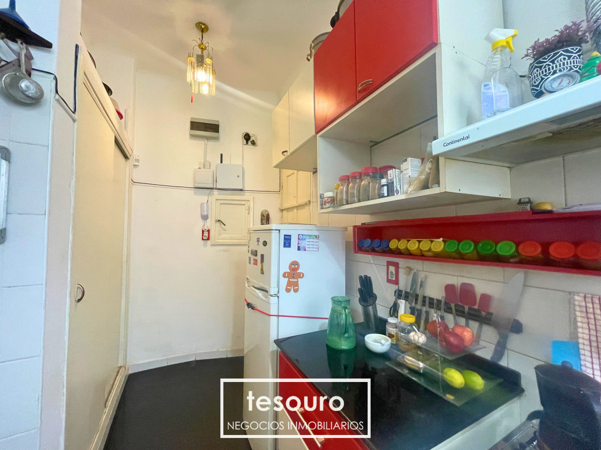 Apartamento ID.4617 - VENTA APARTAMENTO DE 2 DORMITORIOS Y SERVICIO EN CENTRO 