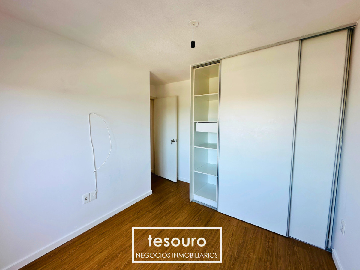 Apartamento ID.5363 - VENTA APARTAMENTO DE 2 DORMITORIOS CON COCHERA EN AV ITALIA Y FRANCISCO SIMÓN