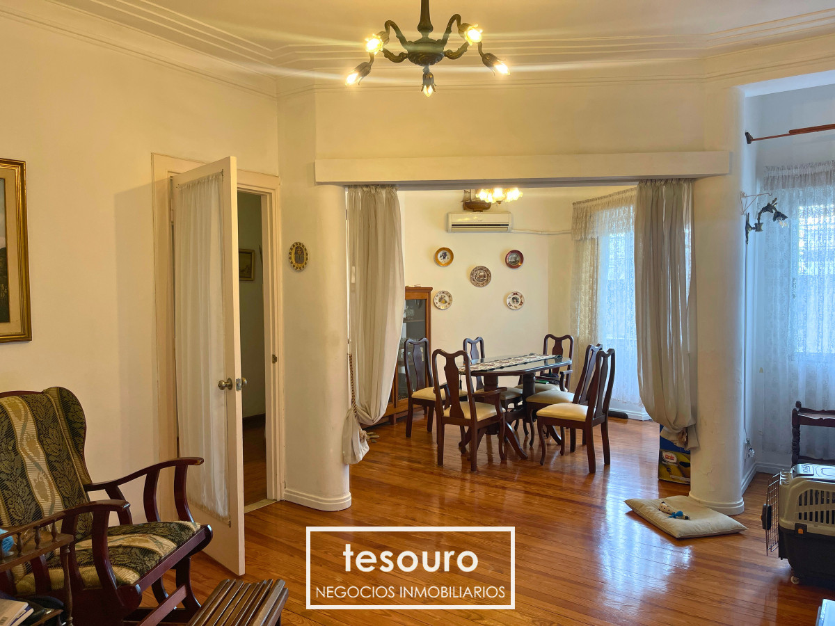 Apartamento ID.4617 - VENTA APARTAMENTO DE 2 DORMITORIOS Y SERVICIO EN CENTRO 