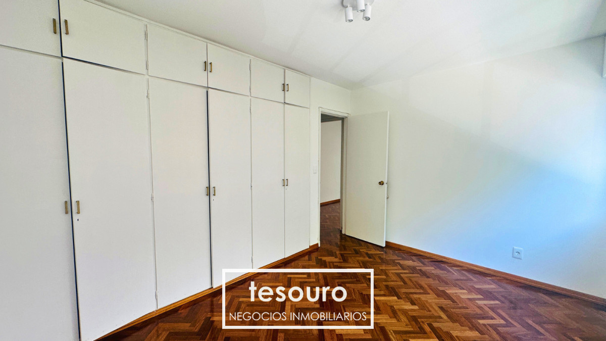 Apartamento ID.5266 - VENTA APARTAMENTO DE 3 DORMITORIOS Y SERVICIO EN POCITOS