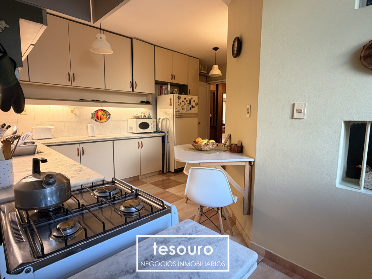 Apartamento ID.5677 - Venta de apartamento 3 dormitorios y servicio en centro