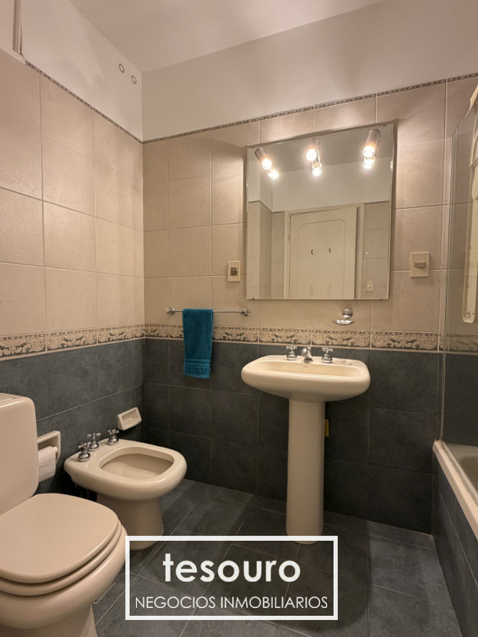 Apartamento ID.5677 - Venta de apartamento 3 dormitorios y servicio en centro