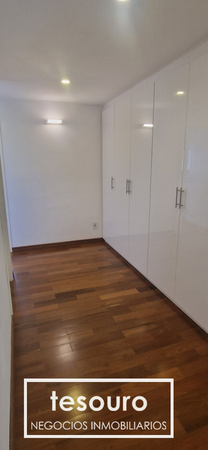 Apartamento ID.3893 - Alquiler Apartamento 3 Dormitorios y Servicio en Pocitos