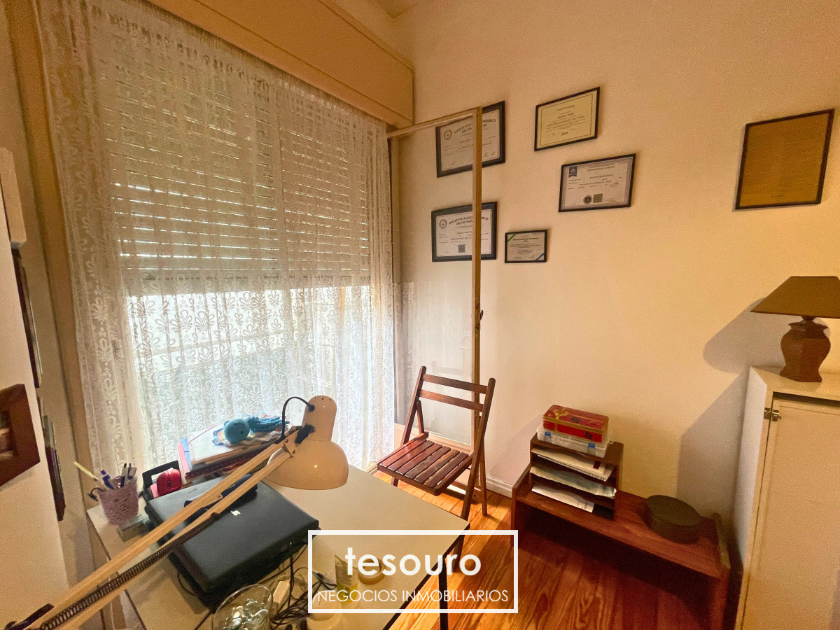 Apartamento ID.4617 - VENTA APARTAMENTO DE 2 DORMITORIOS Y SERVICIO EN CENTRO 