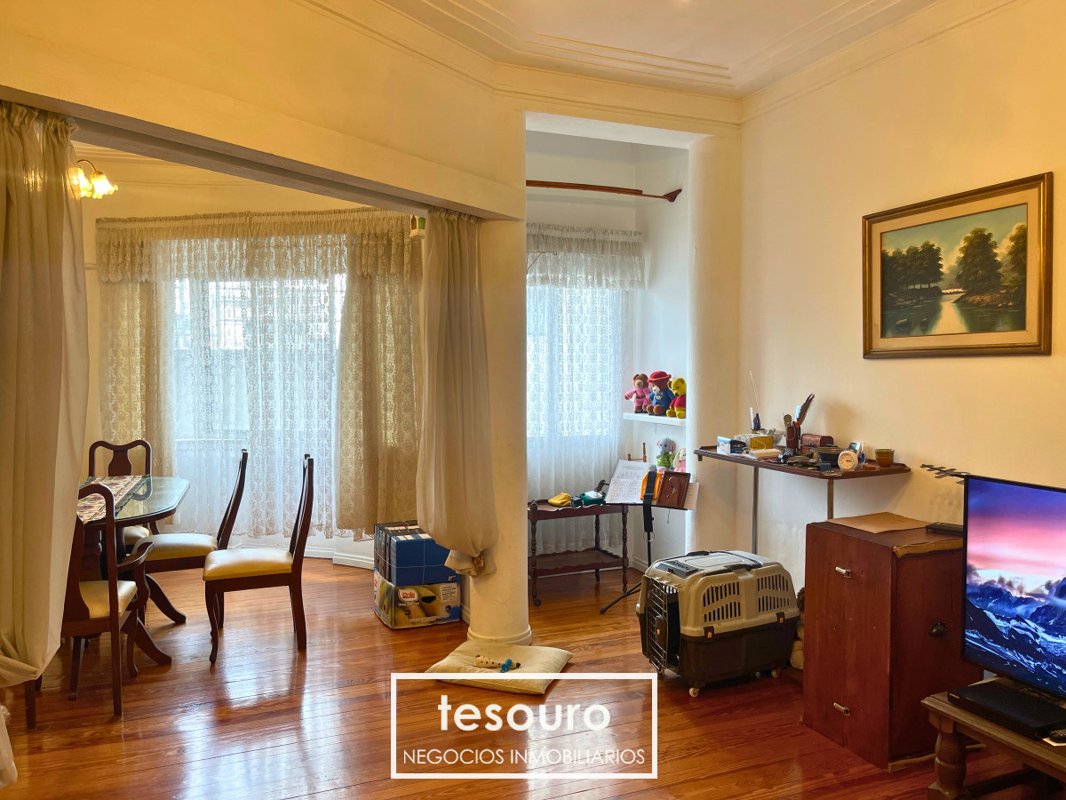 Apartamento ID.4617 - VENTA APARTAMENTO DE 2 DORMITORIOS Y SERVICIO EN CENTRO 