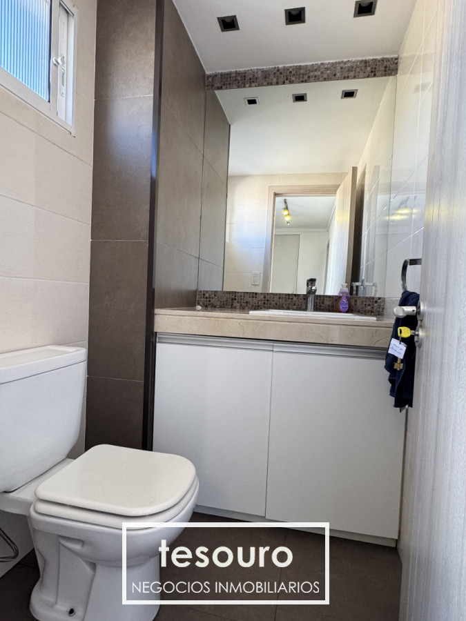 Apartamento ID.4702 - Venta de apartamento 2 dormitorios y gje en Pocitos.