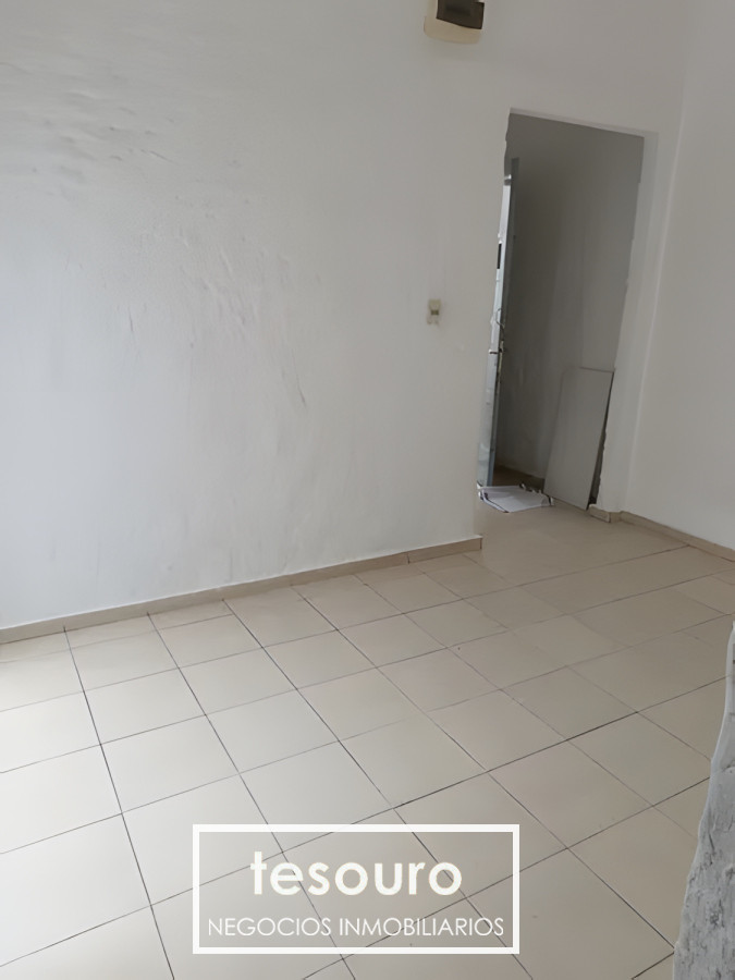 Apartamento ID.4884 - VENTA APARTAMENTO TIPO CASA DE 2 DORMITORIOS EN PARQUE BATLLE