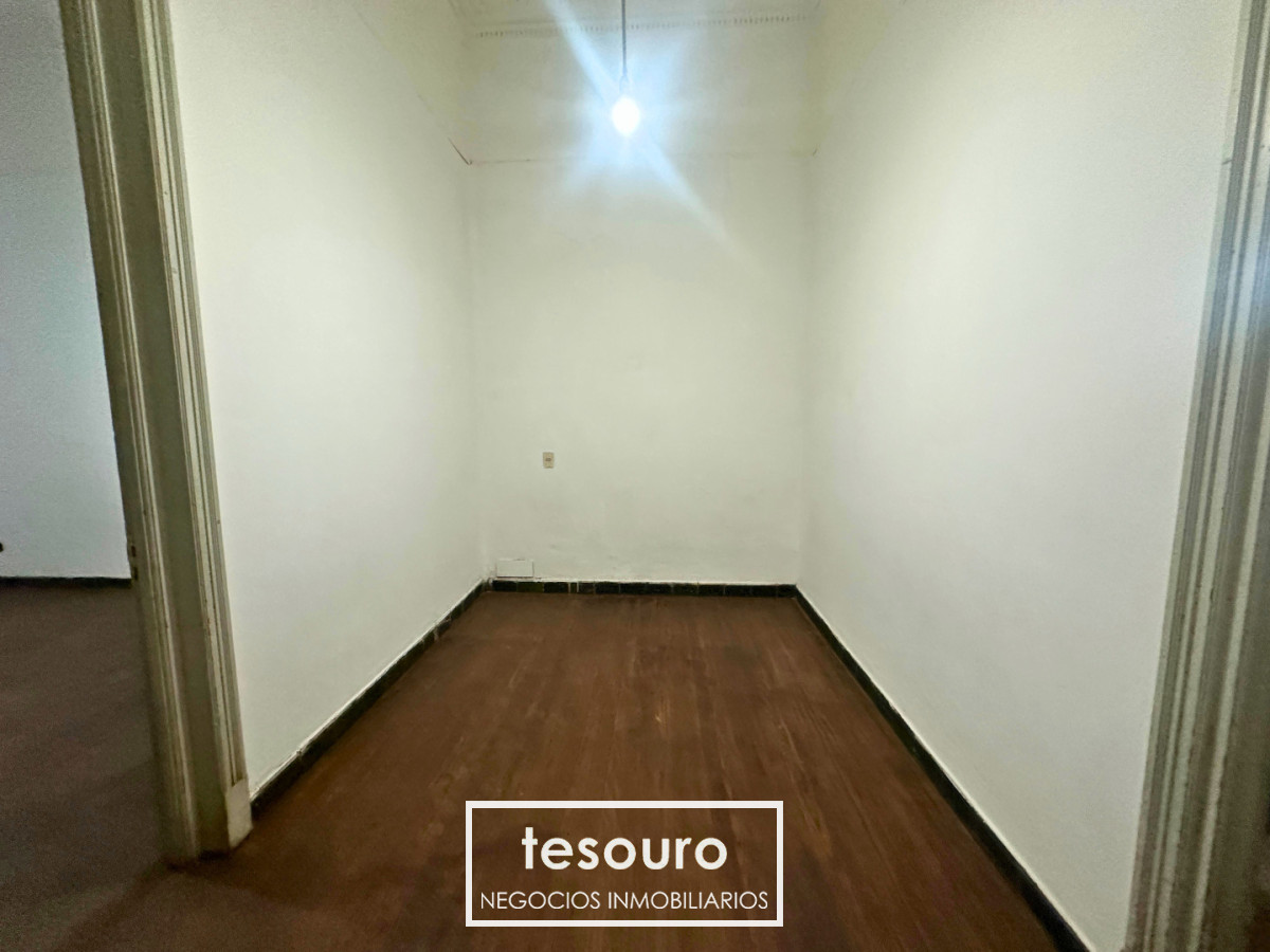 Apartamento ID.5476 - VENTA APARTAMENTO DE 4 DORMITORIOS EN CENTRO