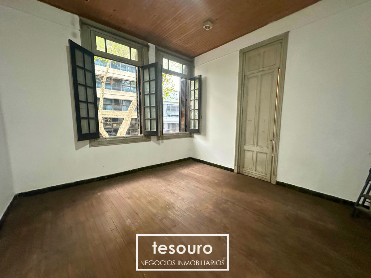 Apartamento ID.5476 - VENTA APARTAMENTO DE 4 DORMITORIOS EN CENTRO