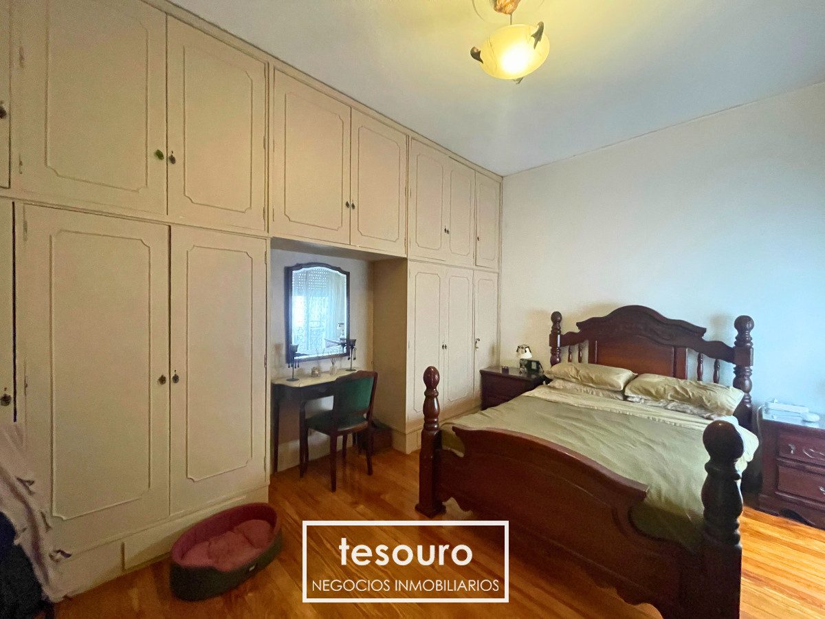 Apartamento ID.4617 - VENTA APARTAMENTO DE 2 DORMITORIOS Y SERVICIO EN CENTRO 