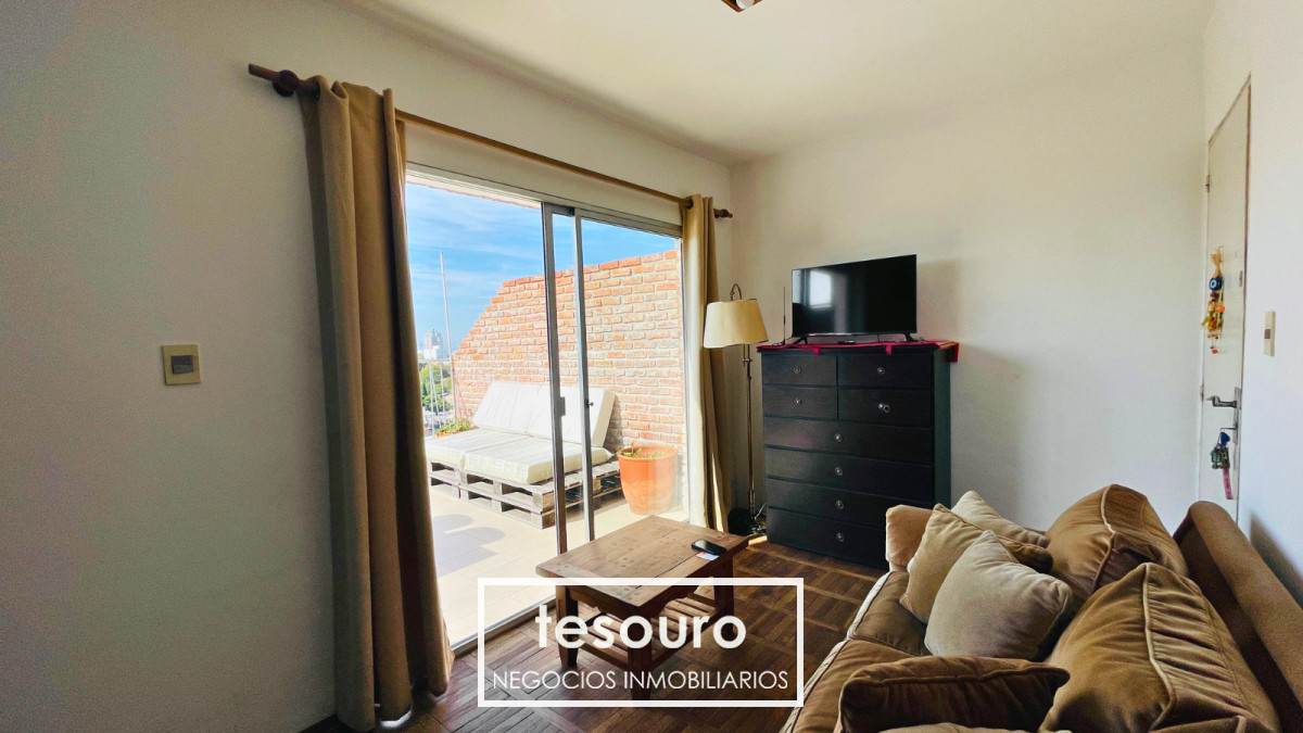 Apartamento ID.4824 - ALQUILER PENTHOUSE DUPLEX DE 3 DORMITORIOS EN POCITOS CON GRAN TERRAZA Y VISTA A LA CIUDAD