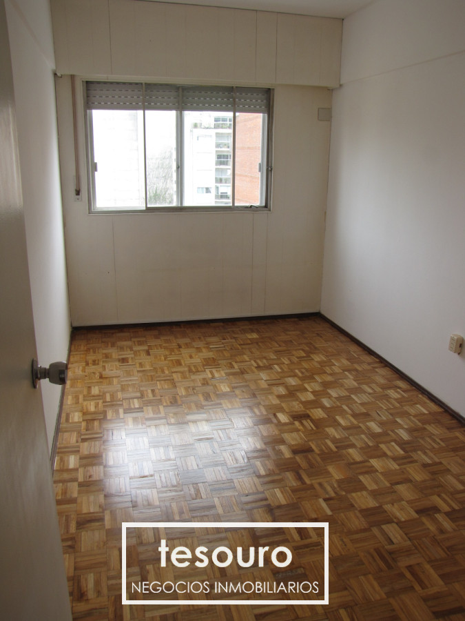 Apartamento ID.4648 - Alquiler Apartamento 3 dormitorios y servicio en Punta Carretas