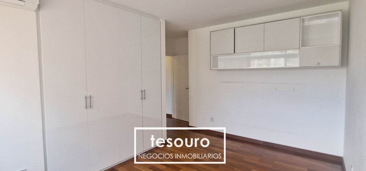 Apartamento ID.3893 - Alquiler Apartamento 3 Dormitorios y Servicio en Pocitos
