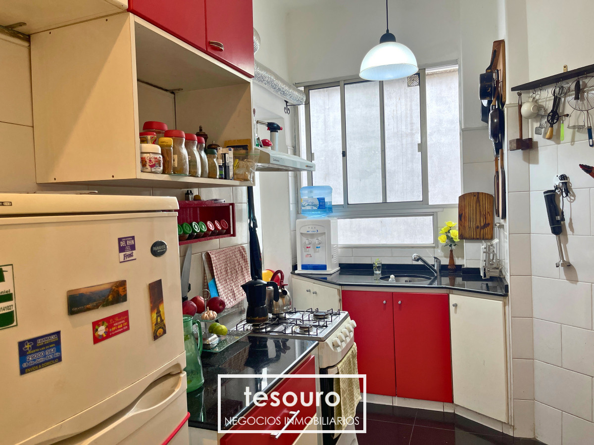 Apartamento ID.4617 - VENTA APARTAMENTO DE 2 DORMITORIOS Y SERVICIO EN CENTRO 