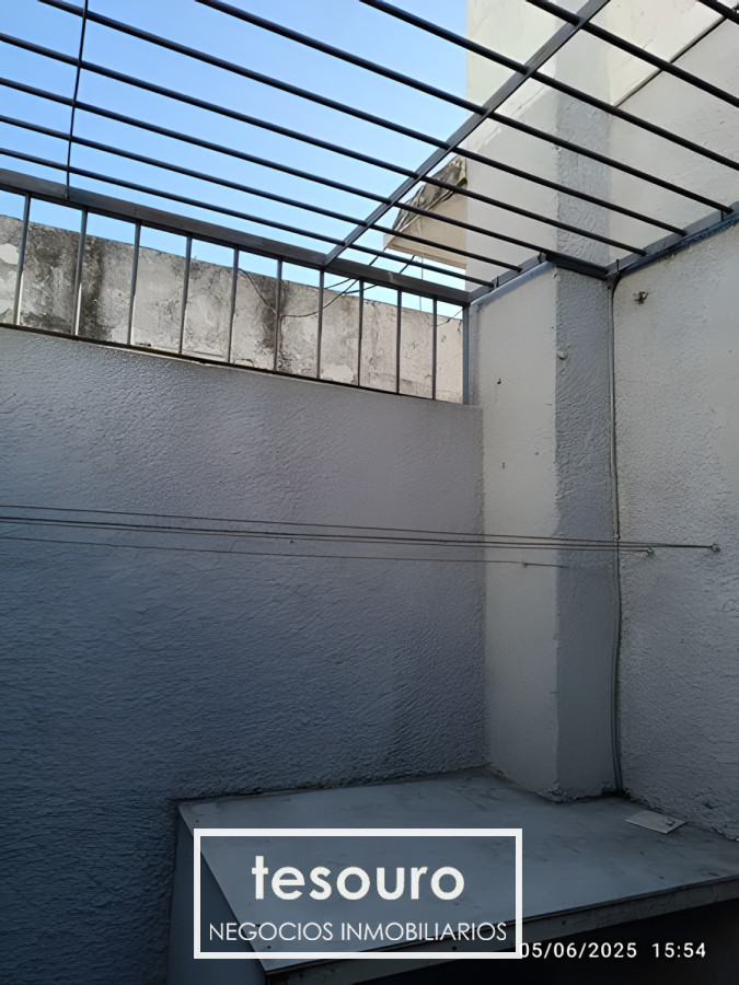Apartamento ID.4884 - VENTA APARTAMENTO TIPO CASA DE 2 DORMITORIOS EN PARQUE BATLLE