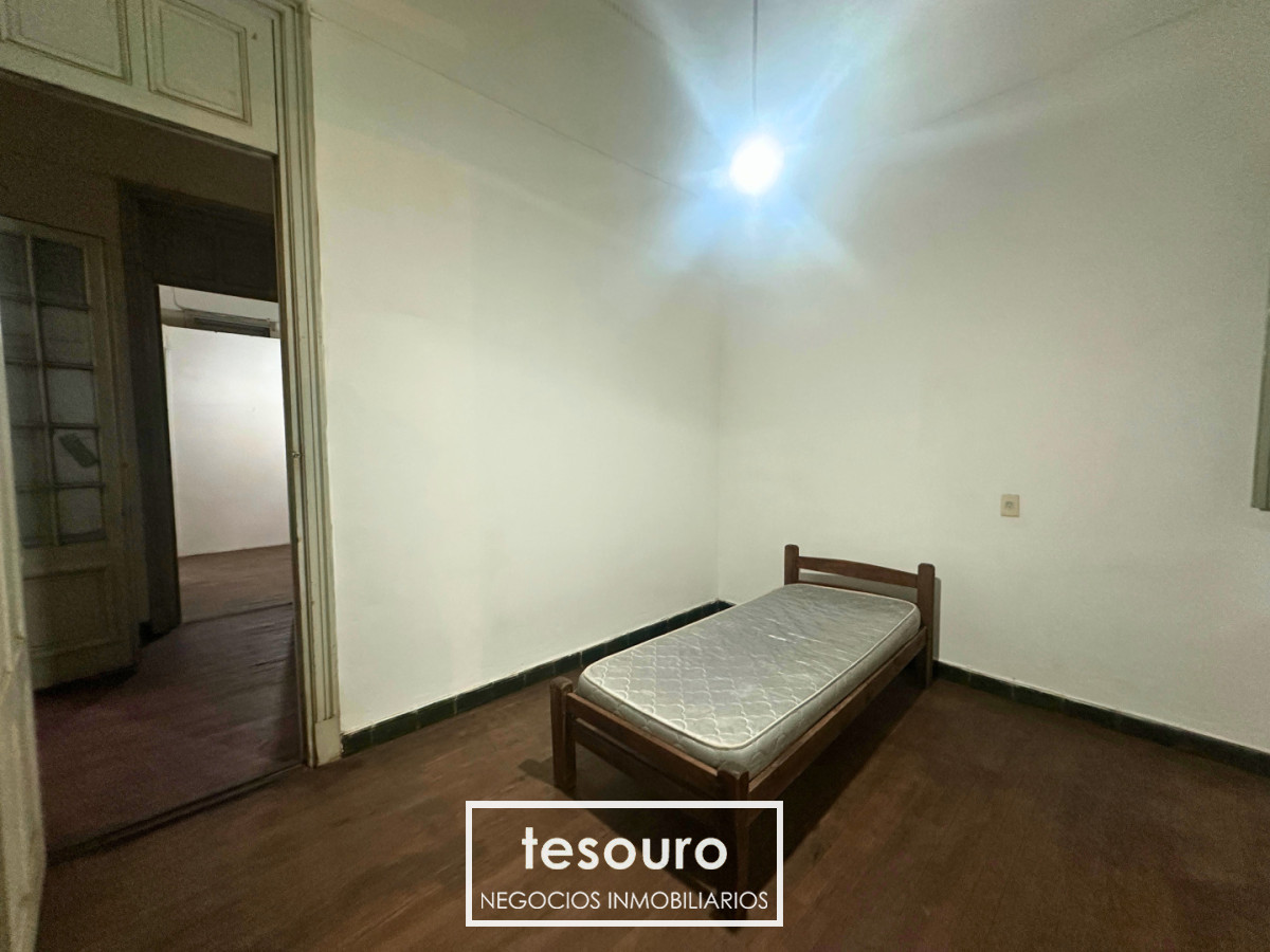 Apartamento ID.5476 - VENTA APARTAMENTO DE 4 DORMITORIOS EN CENTRO