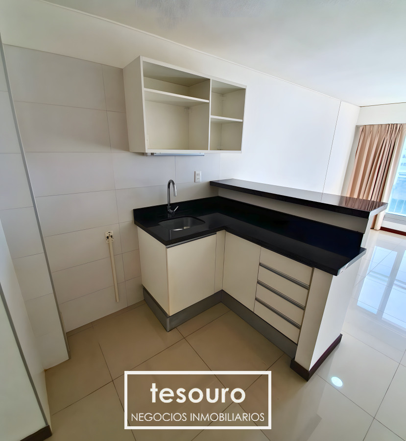 Apartamento ID.4855 - VENTA MONOAMBIENTE EN CORDÓN SOBRE AV. 18 DE JULIO