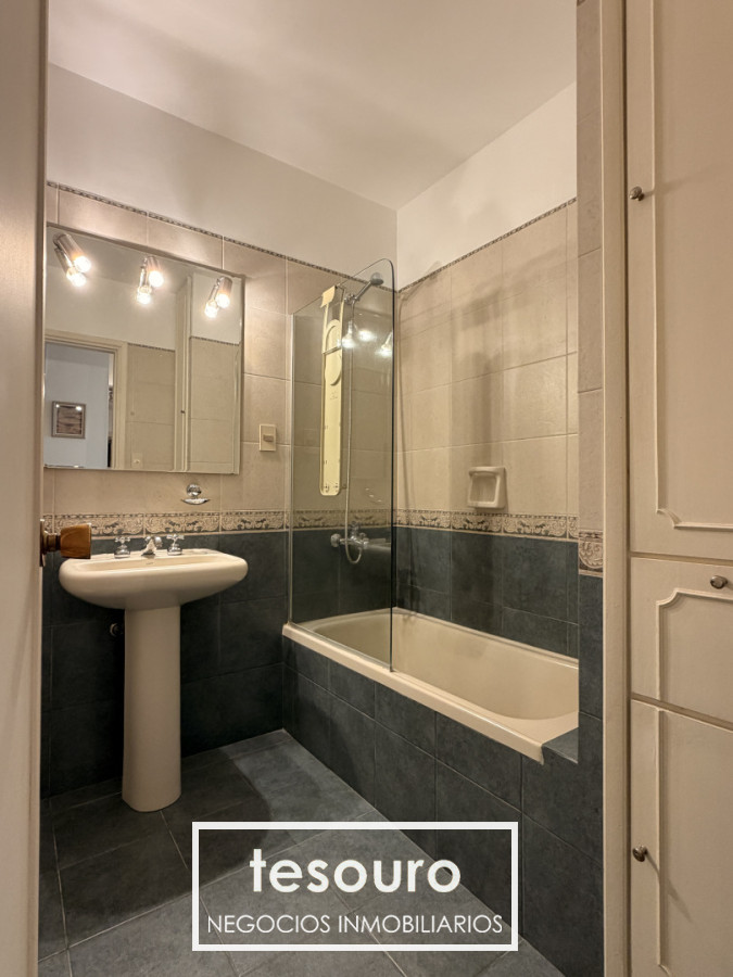 Apartamento ID.5677 - Venta de apartamento 3 dormitorios y servicio en centro