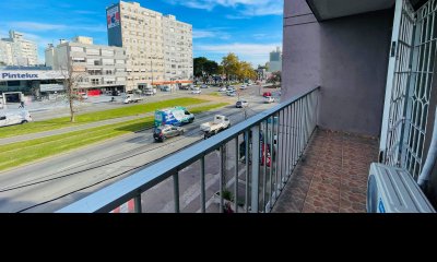 VENTA APARTAMENTO DE 3 DORMITORIOS EN BUCEO SOBRE AV. ITALIA