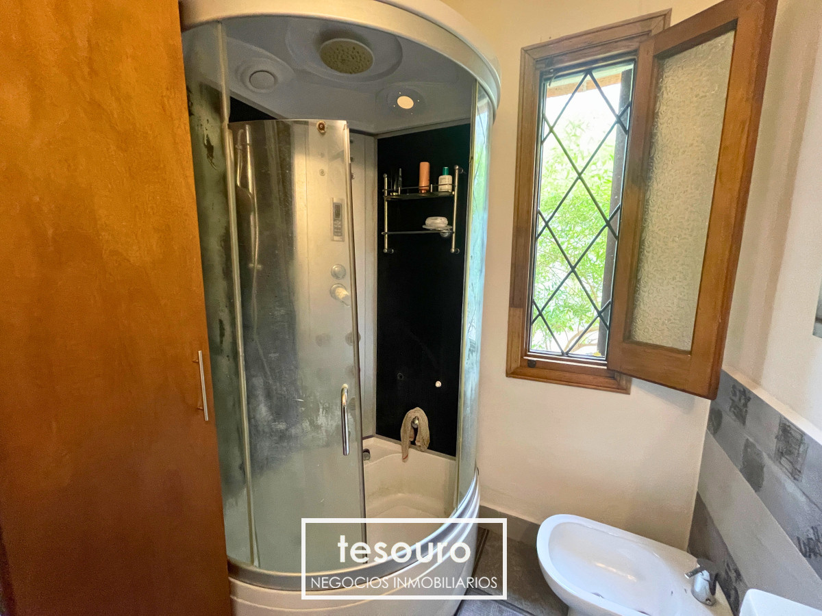 Casa ID.4660 - VENTA CASA DE 4 DORMITORIOS CON PISCINA Y BARBACOA EN MALVÍN