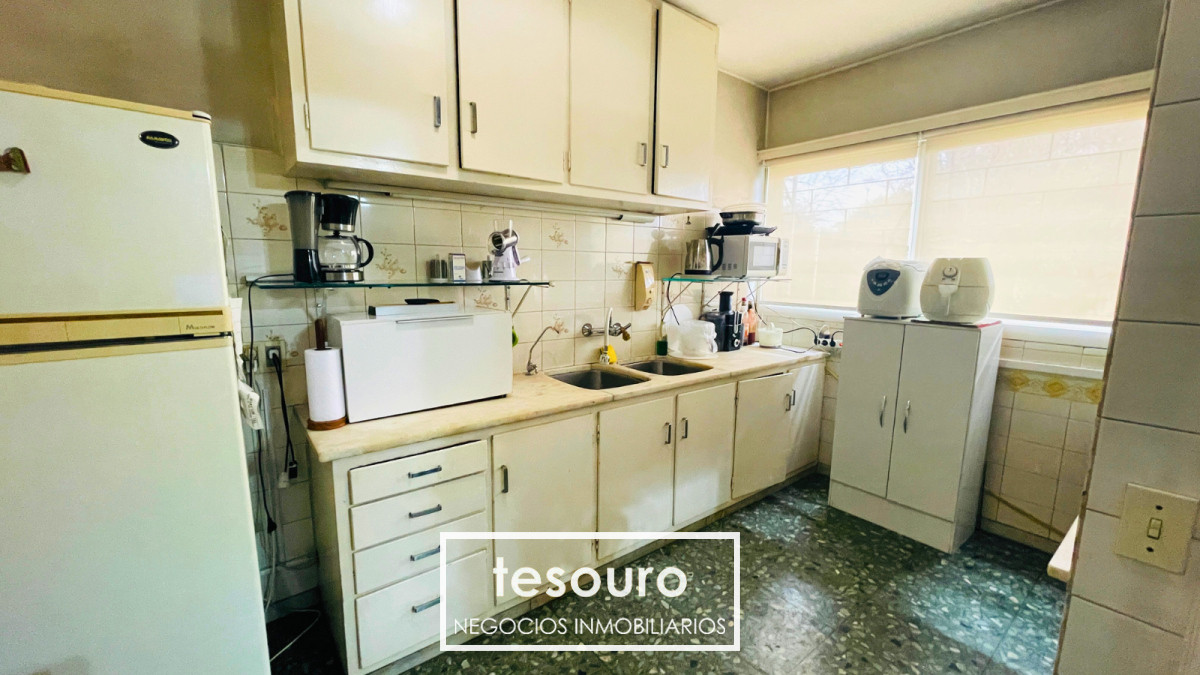 Casa ID.4889 - VENTA CASA DE 4 DORMITORIOS EN JACINTO VERA SOBRE BVAR ARTIGAS