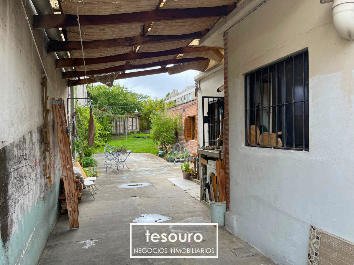 Casa ID.4660 - VENTA CASA DE 4 DORMITORIOS CON PISCINA Y BARBACOA EN MALVÍN