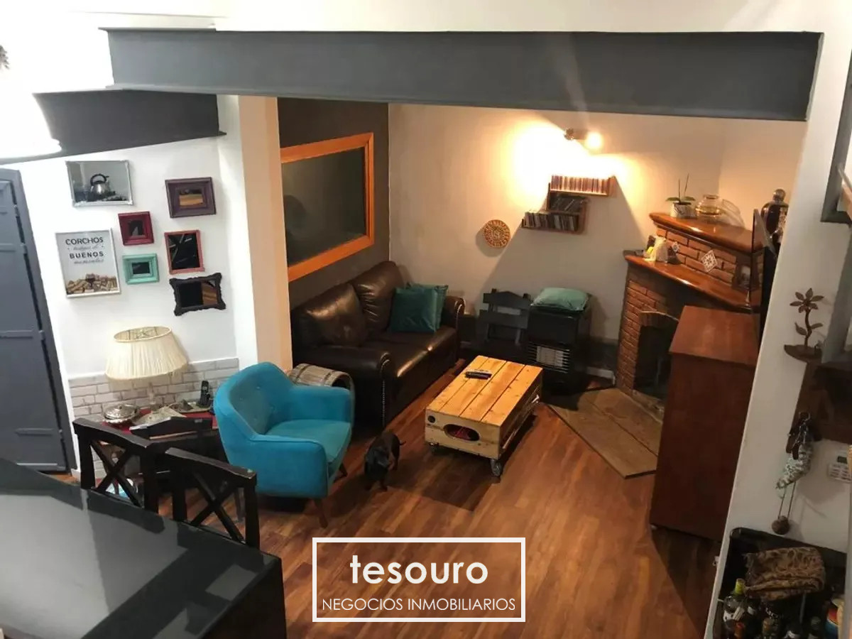 Casa ID.4565 - VENTA CASA DE 3 DORMITORIOS EN TRES CRUCES CON RENTA