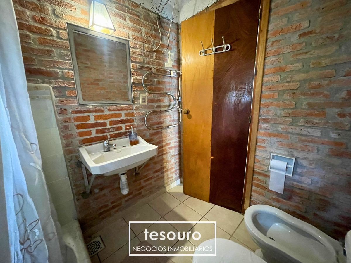 Casa ID.4660 - VENTA CASA DE 4 DORMITORIOS CON PISCINA Y BARBACOA EN MALVÍN