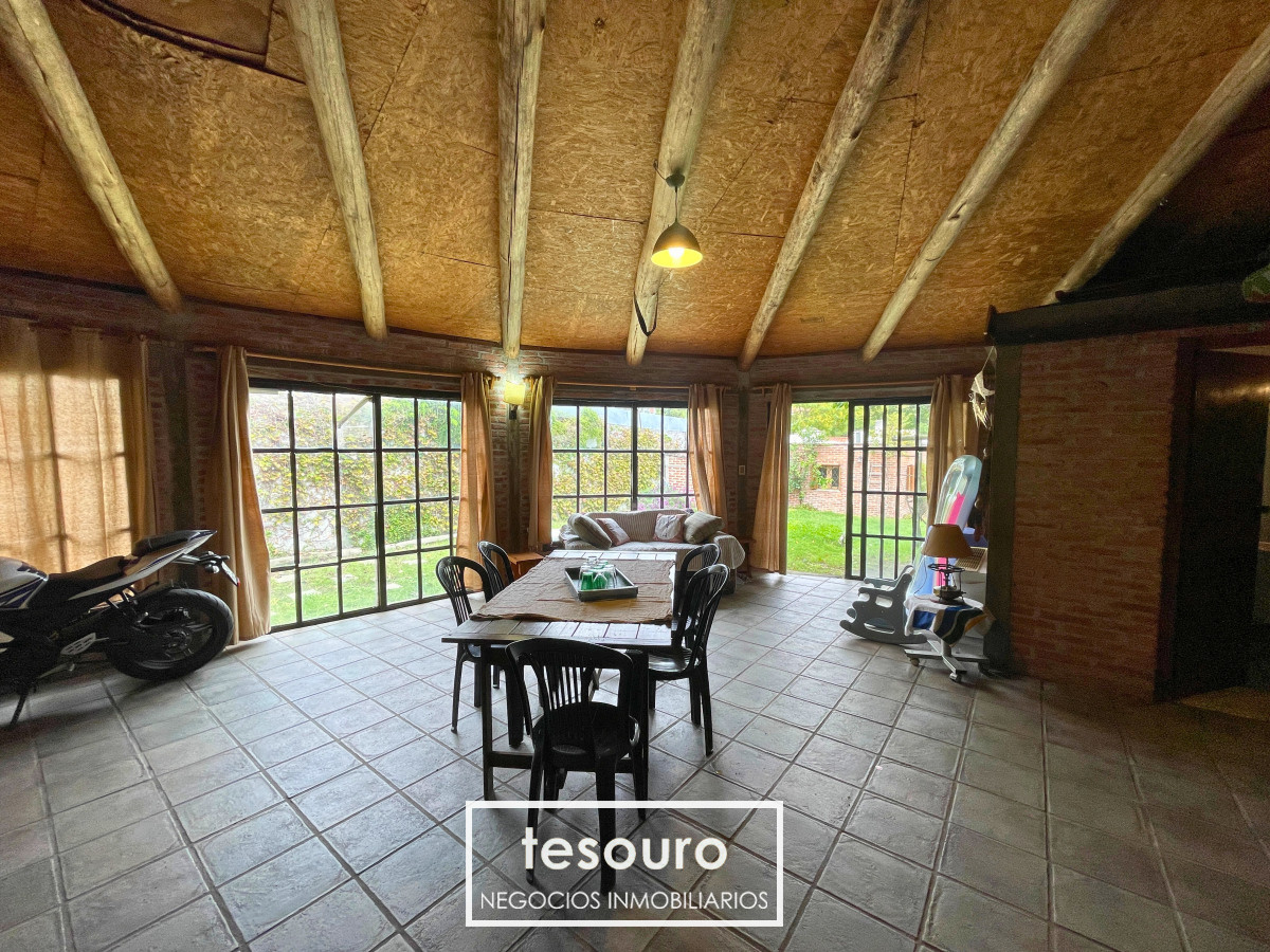 Casa ID.4660 - VENTA CASA DE 4 DORMITORIOS CON PISCINA Y BARBACOA EN MALVÍN