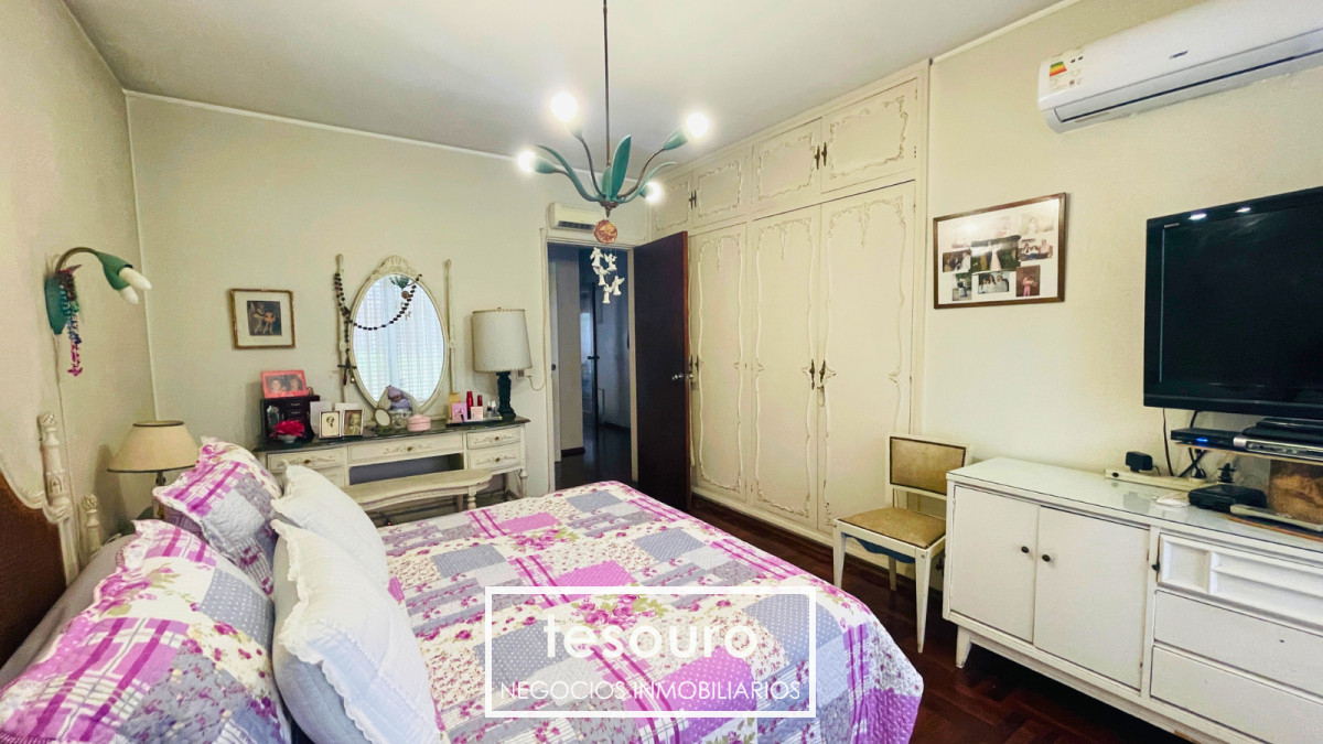 Casa ID.4889 - VENTA CASA DE 4 DORMITORIOS EN JACINTO VERA SOBRE BVAR ARTIGAS