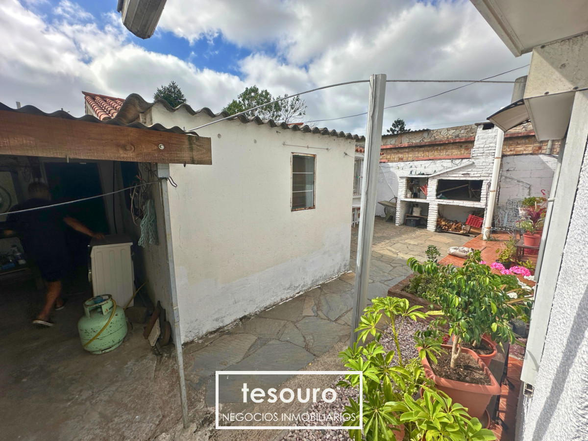 Casa ID.5410 - VENTA 3 CASAS EN MISMO PADRÓN EN MALVÍN NORTE PRÓXIMO A BUCEO